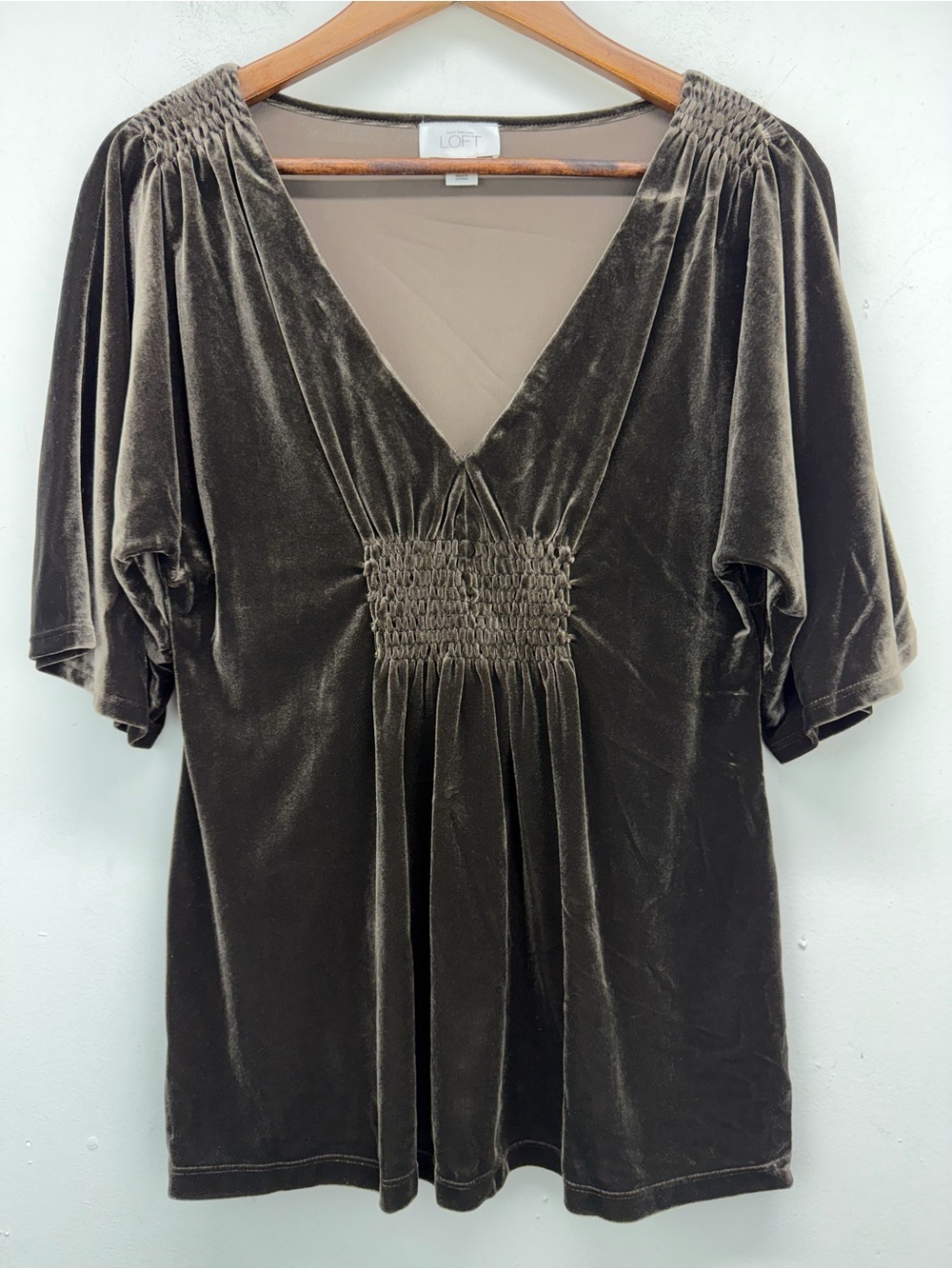 Ann Taylor Loft size Medium Women’s Brown Velvet Velour Short Sleeve V-neck Top